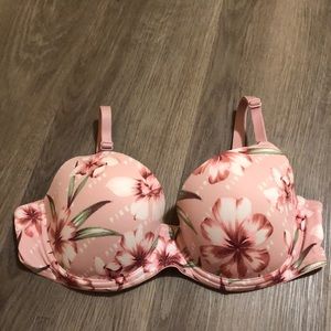 Pink by Victoria’s Secret wear everywhere lightly lined bra